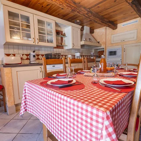 Au Pied De L'aubrac * Les Salces