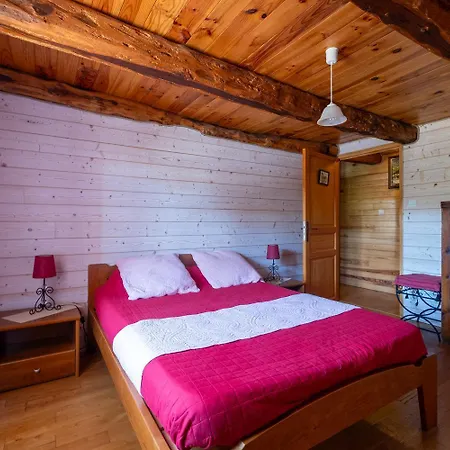 Au Pied De L'aubrac Hébergement de vacances