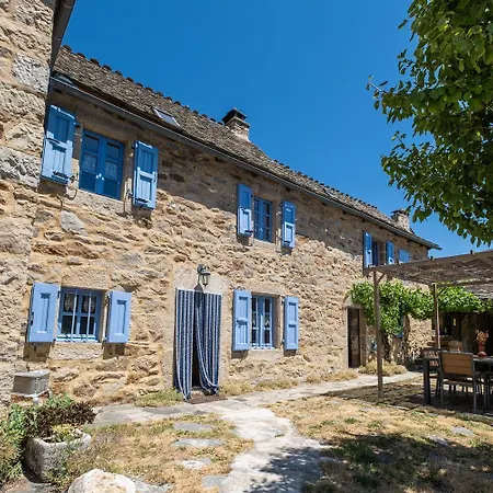 Au Pied De L'aubrac * Les Salces
