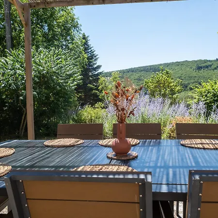 Au Pied De L'aubrac